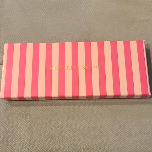 NWT Victoria's Secret Rose Gold Bracelet with Box - Picture 2 of 5